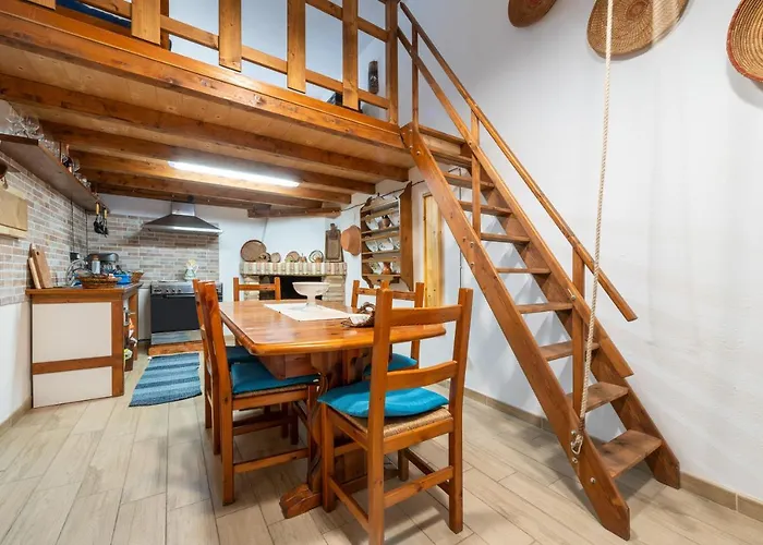 Su Pardu Nyaraló Capoterra